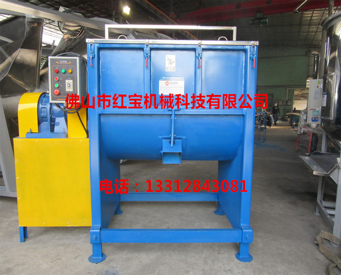 清遠(yuǎn)一家臺(tái)資企業(yè)使用1.5T臥式攪拌機(jī)，專(zhuān)門(mén)用于拌色料